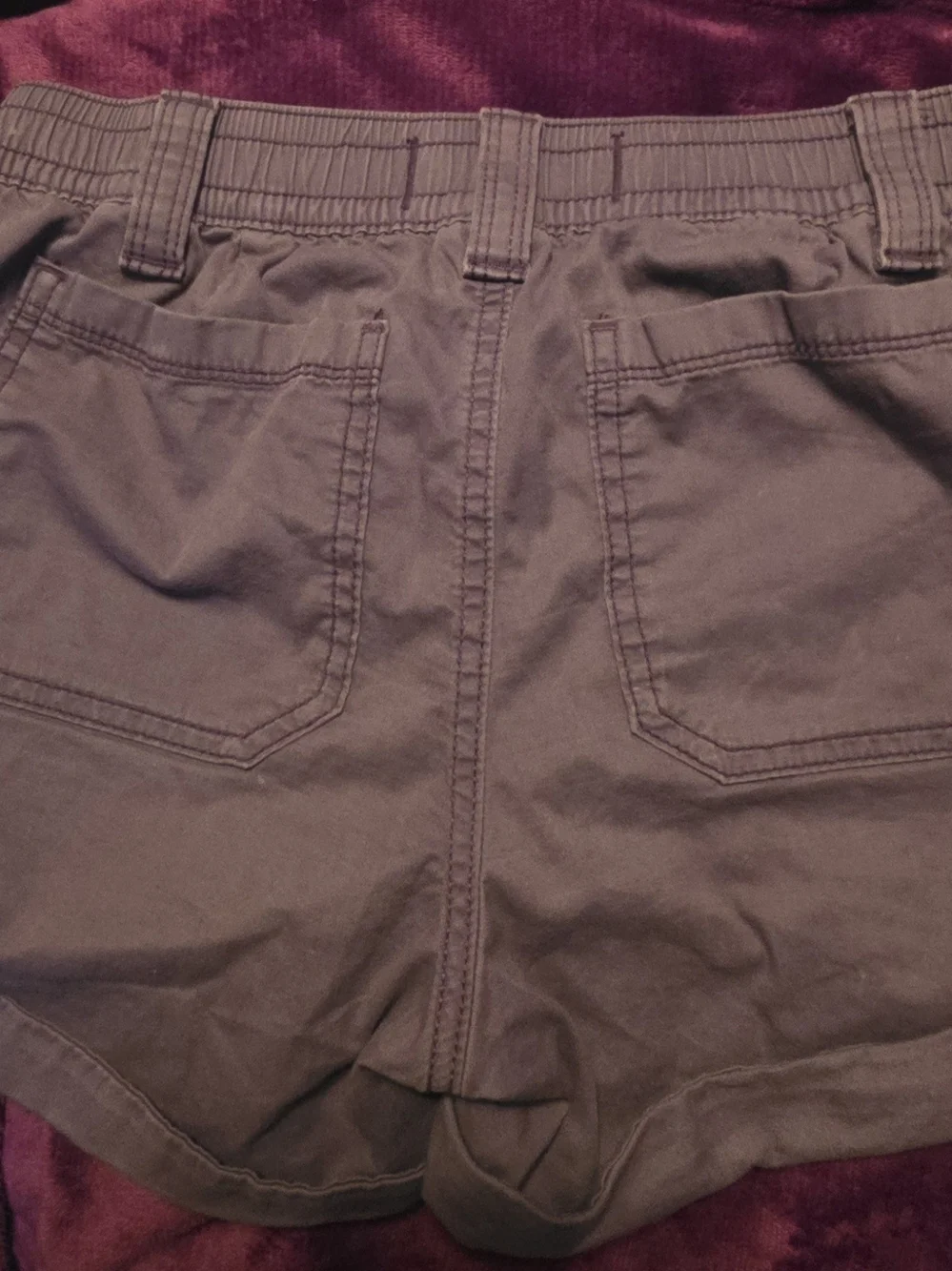 Hollister Low-Rise Classic Shorts With Rolled Hems & Drawstring Waist 2/W26 Guc